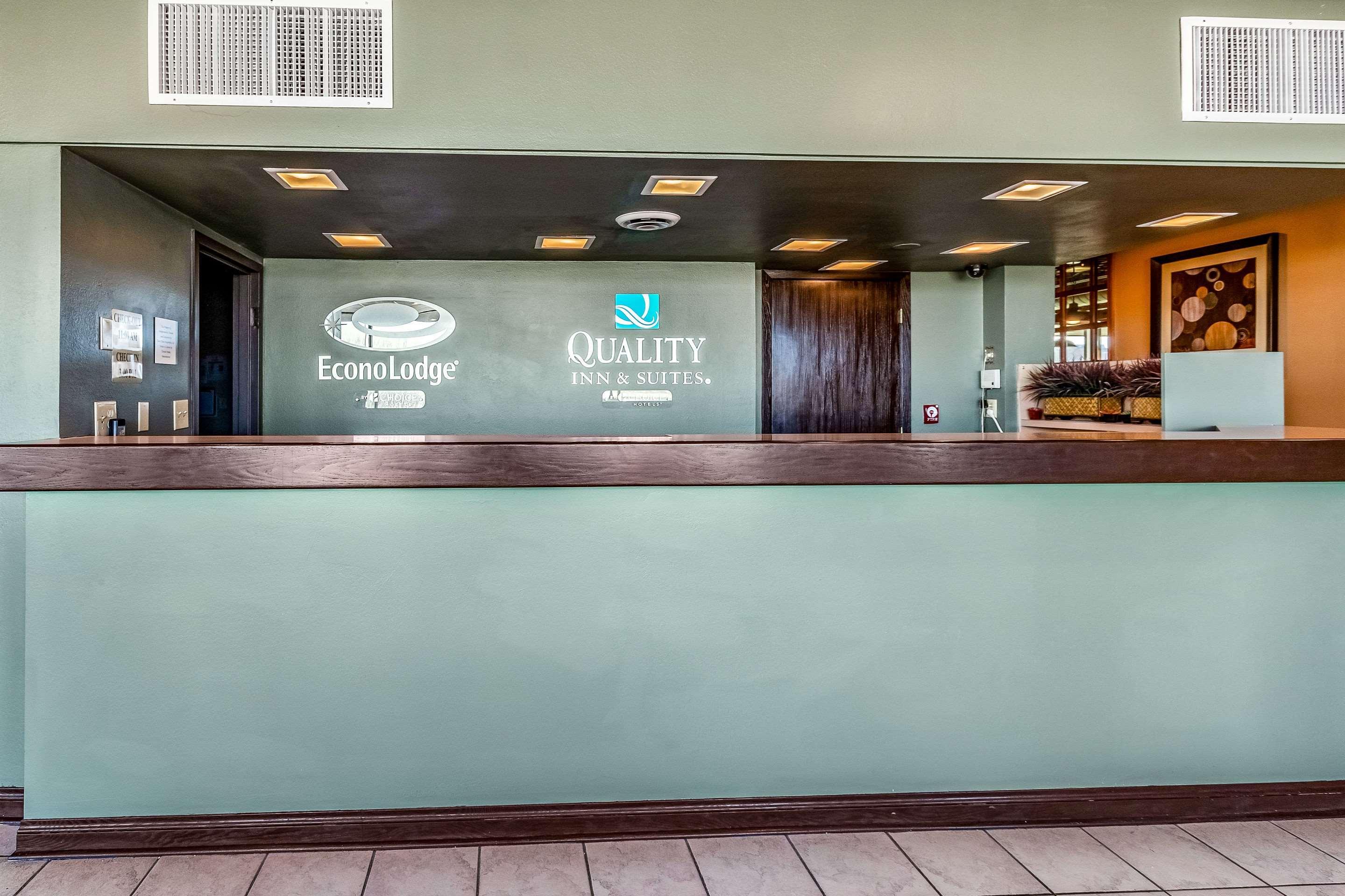Quality Inn & Suites Албърт Лий Екстериор снимка